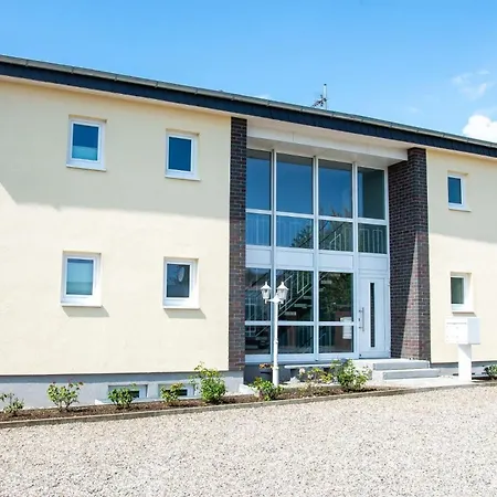 Haus-strandburg-seebriese * Dahme (Schleswig-Holstein)
