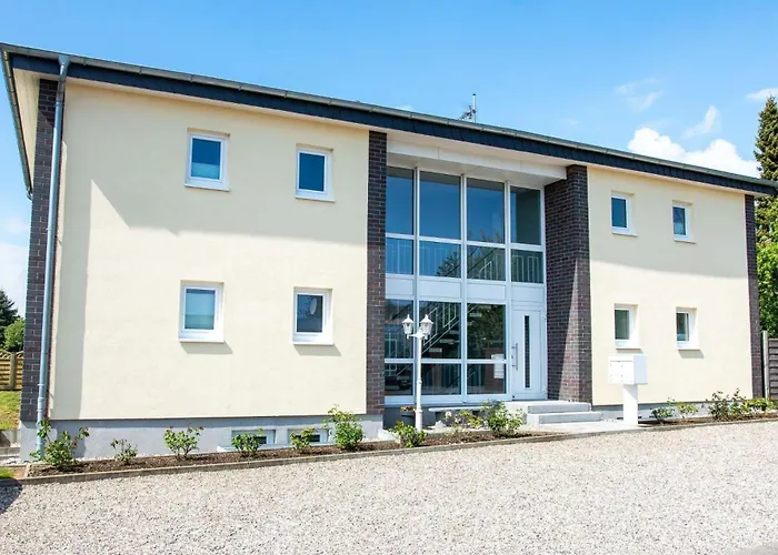 Haus-strandburg-seebriese * Dahme (Schleswig-Holstein)